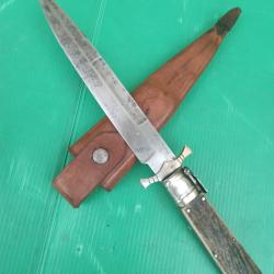 ANCIENNE  DAGUE  A  LA  D ESTAING  AVEC SON FOURREAU CUIR  D ORIGINE  .  EXCELLENT FONCTIONNEMENT .