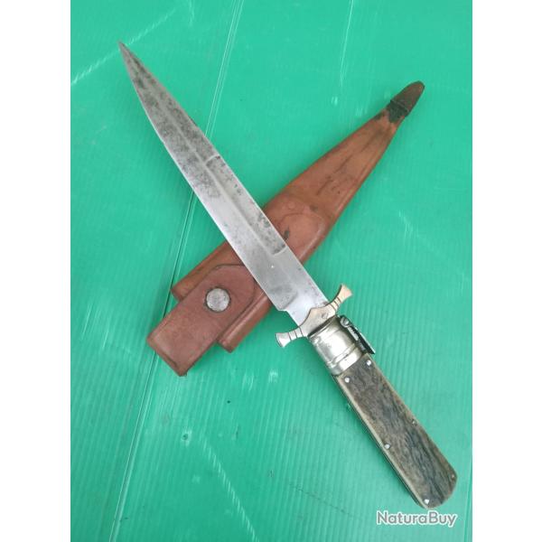 ANCIENNE  DAGUE  A  LA  D ESTAING  AVEC SON FOURREAU CUIR  D ORIGINE  .  EXCELLENT FONCTIONNEMENT .