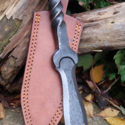 Couteau Dague Wrench Sgian Dubh Spike Medieval Forg&eacute;e Dans un Clou de Rail Acier Carbone Etui Cuir