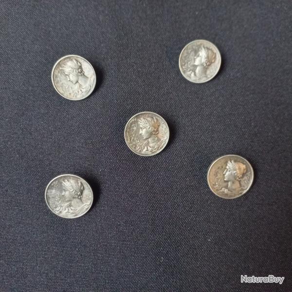 RARE  Ancien joli bouton en m�tal argent� figurant C�r�s d�esse de l'agriculture