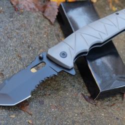 Couteau Semi Automatique Tactic Falcon Lame Acier 440 Serr Manche Plaquettes ABS Gris Liner Lock