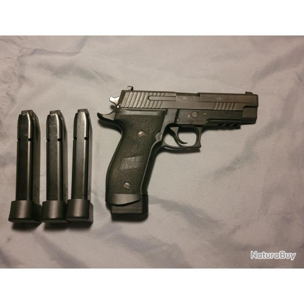 Vends SIG SAUER P226 TACOPS trs bon tat avec ses 4 chargeurs