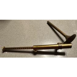 Doseur + entonnoir D. Pedersoli Réf. USA 196.