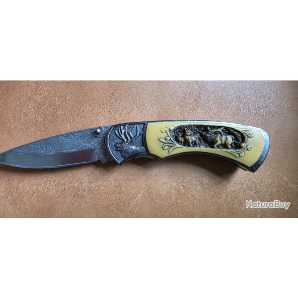 Couteau pliant motifs cerf