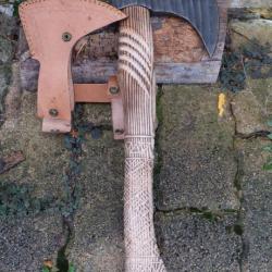 Belle Hache de Chef Viking Lame Acier Carbone 1075 Fa&ccedil;on Silex Manche Bois Etui Cuir Fab Artisanale