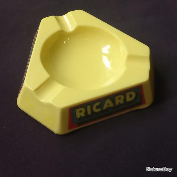 Ancien Cendrier publicitaire de Bar/Bistrot Franais de marque "RICARD"