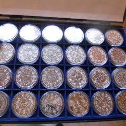 TRESOR DU PATRIMOINE coffret de pieces ecu et essai euro , charniere du coffret abim&eacute;