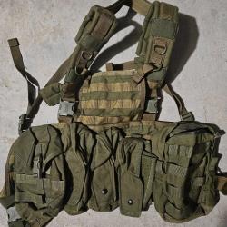 Harnais de combat BLACKHAWK avec éléments. Porte chargeurs ×3 + pochettes multi-usage × 2