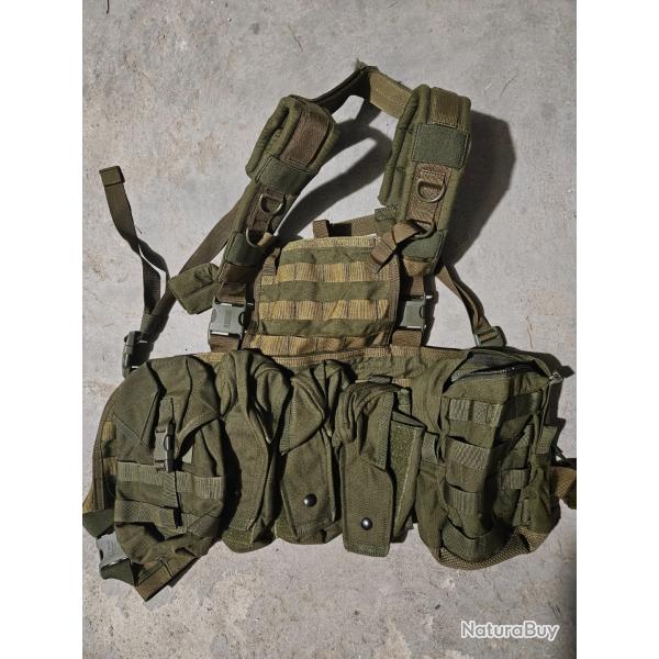 Harnais de combat BLACKHAWK avec lments. Porte chargeurs 3 + pochettes multi-usage  2