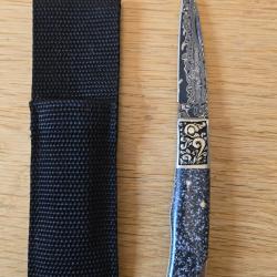 Beau couteau pliant lame damas