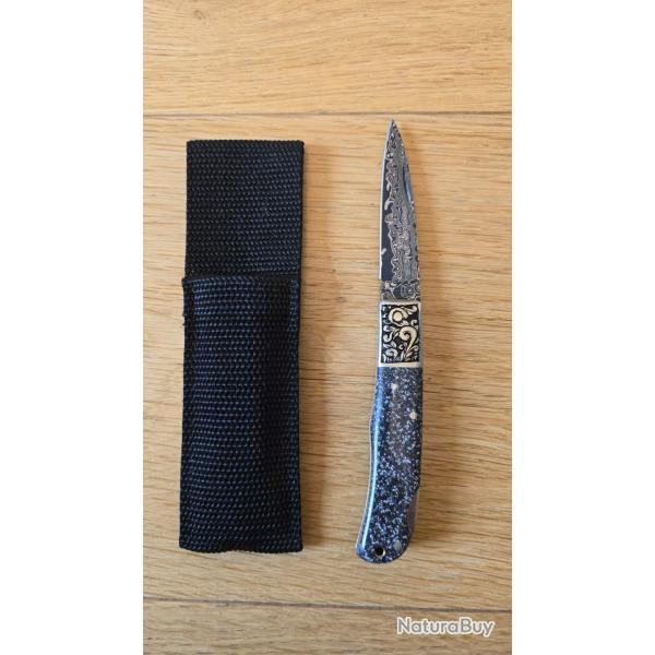 Beau couteau pliant lame damas