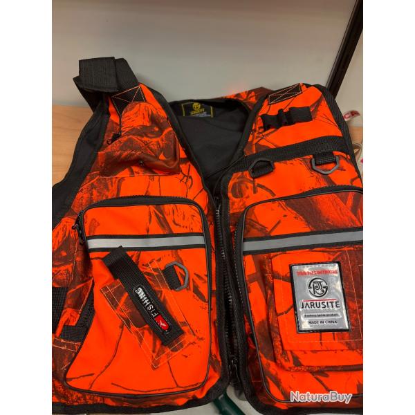 Lot d'articles pour traqueurs gilet laisse gants etc.