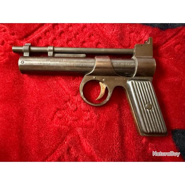 Un magnifique pistolet Webley �JUNIOR�-177  de calibre 4,5 mm.