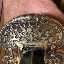 &Eacute;P&Eacute;E DU XVlll &Eacute;ME A PAS D'&Acirc;NE PLATEAU ORN&Eacute; DE TROPH&Eacute;ES DRAPEAUX , D'ARMES , CORNES D'ABONDANCES ...