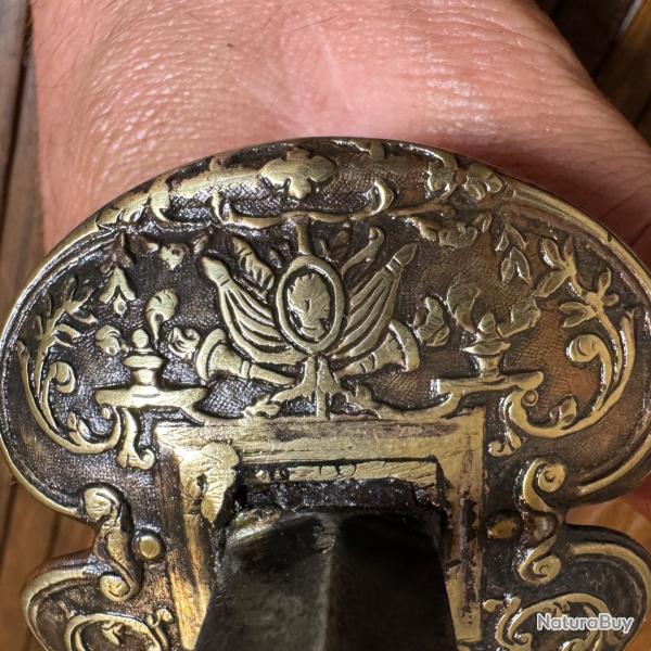 �P�E DU XVlll �ME A PAS D'�NE PLATEAU ORN� DE TROPH�ES DRAPEAUX , D'ARMES , CORNES D'ABONDANCES ...