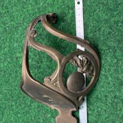 POIGNÉE DE SABRE   DE GRENADIER  VIEILLE  FONTE    REPRODUCTION  DES ANNÉES 1947