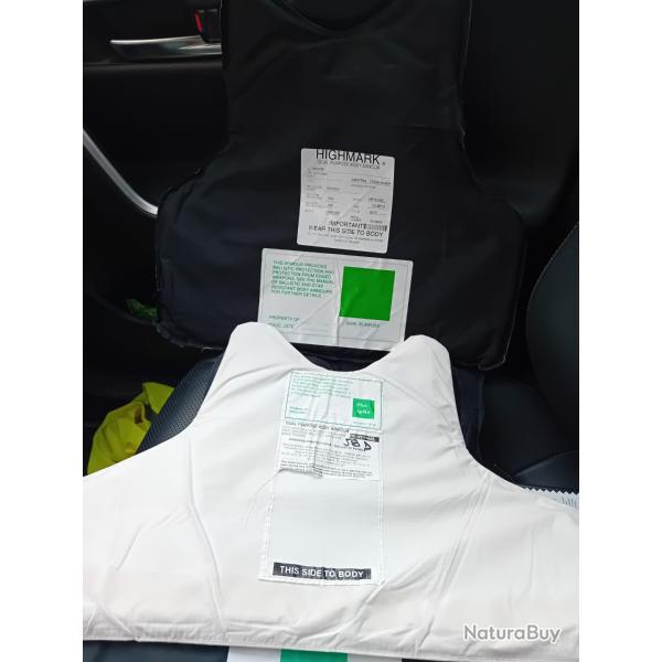 Enchre lot de 2 plaques balistiques contre les armes de poings et les lames HIGHM 53X30 et 39x37 cm