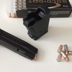 Chargette UpLULA maglula. 9mm au 45ACP occasion. Les munitions ne sont l&agrave; que pour la d&eacute;monstration.