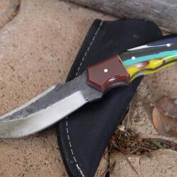 Couteau Skinner de Chasse Bushcraft Lame Acier Carbone 1075 Manche Résine Etui Cuir Fabr Artisan 01
