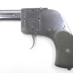 Pistolet de poche Bär cal 7mm à barillet plat de 4 cartouches.