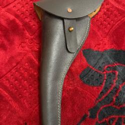 &Eacute;tui en cuir noir pour revolver western