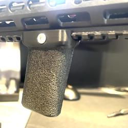 Poign&eacute;e vertical picatinny