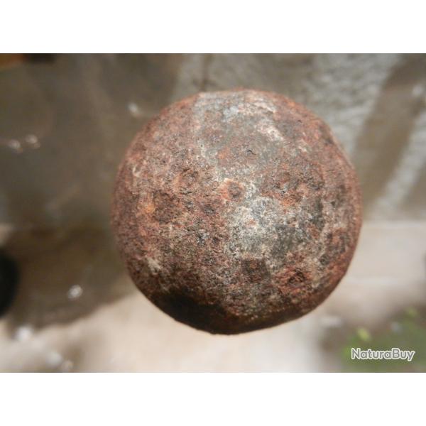 ancien boulet de canon ou de couleuvrine