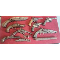 Lot indissociable de 8 revolvers et pistolets du XIX dont 1 Colt pocket 1849 fabrication belge