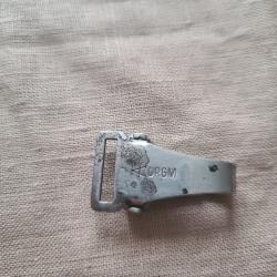 Attache m&eacute;tallique