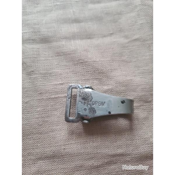 Attache m�tallique