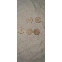 5 boutons en cartons