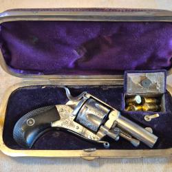 Magnifique Revolver 22 short PN. Avec son petit étui. Percussion ANNULAIRE APTES AUX TIRS