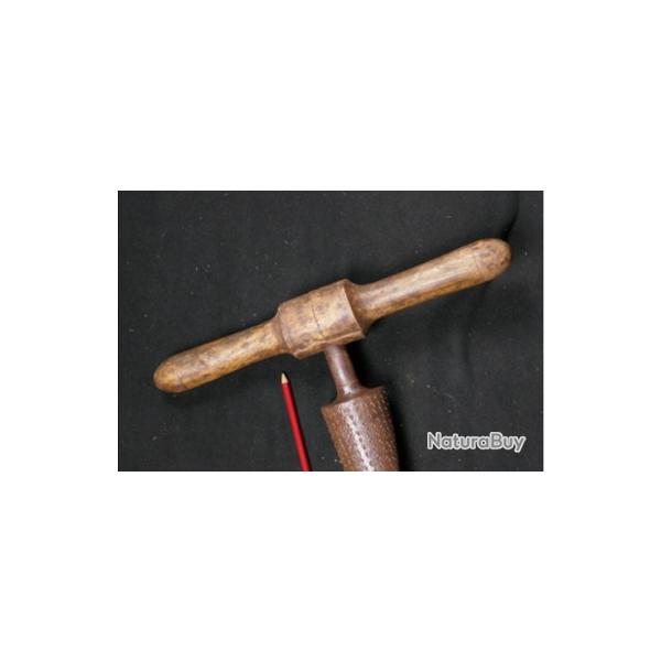 Alsoir pour faonner les bondes des tonneaux