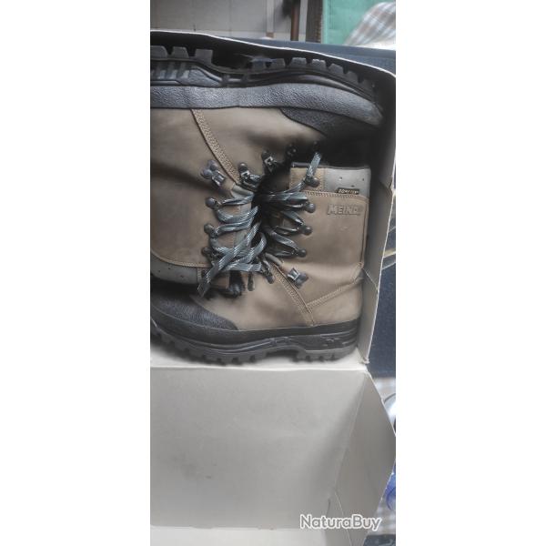 VEND CHAUSSURES DE CHASSE MEINDL ANTARKTIS OCCASION ETAT NEUF TAILLE42