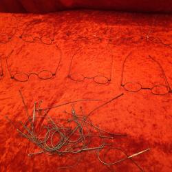 Monture de lunette probablement avant la révolution. Monture en fer.                             (1)