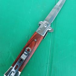 COUTEAU  PLIANT A OUVERTURE  ASSISTEE  .  PARFAIT  ETAT   .