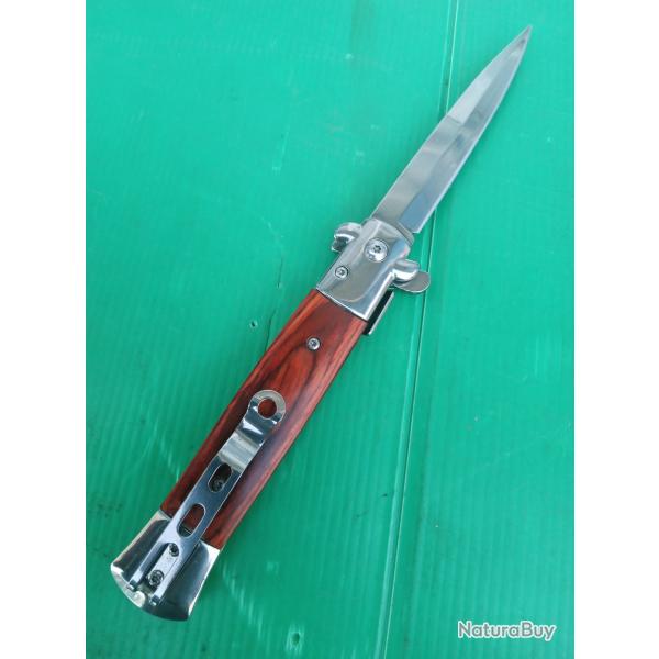 COUTEAU  PLIANT A OUVERTURE  ASSISTEE  .  PARFAIT  ETAT   .