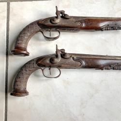 Paire de pistolets à silex transformés à percussion a restaurer début XIXme