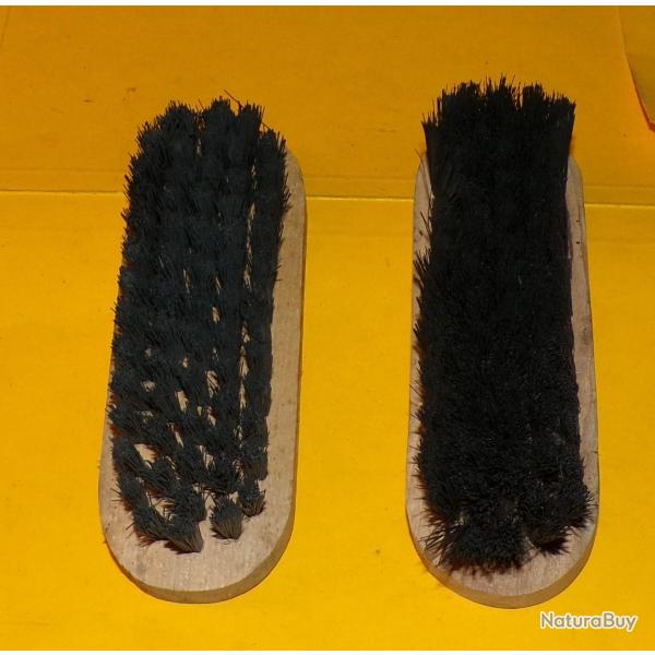 LOT DE 2 BROSSES POUR VETEMENTS OU CHAUSSURES , ARTICLE MILITAIRE  DE L'ARMEE FRANCAISE , FABRICATIO