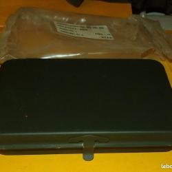 BOITE A OUTIL KAKI EN METAL POUR CLE TYPE LAURAVIA POUR JEEP ,DODGE , DIMENSION 17 CM X 10 CM , HAUT