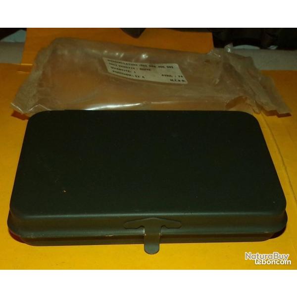 BOITE A OUTIL KAKI EN METAL POUR CLE TYPE LAURAVIA POUR JEEP ,DODGE , DIMENSION 17 CM X 10 CM , HAUT