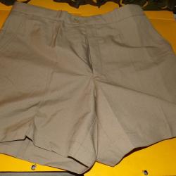 SHORT MILITAIRE DE L'ARMEE FRANCAISE , COULEUR BEIGE , TAILLE 88 SOIT EN CIVIL 44 OU L , FABRICATION
