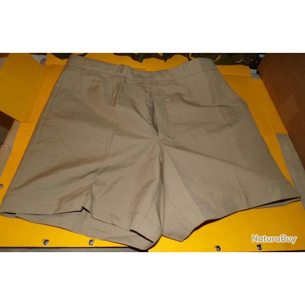 SHORT MILITAIRE DE L'ARMEE FRANCAISE , COULEUR BEIGE , TAILLE 88 SOIT EN CIVIL 44 OU L , FABRICATION