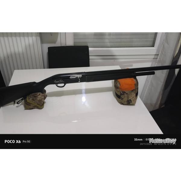 Fusil semi-automatique cingl� "armurerie de l'est" chambr� en 12/76, longueur canon 71 cm.