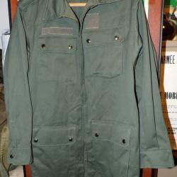 VESTE DE TREILLIS DE  L'ARMEE DE L'AIR  DE L'ARMEE FRANCAISE AVEC ETIQUETTE 1979  , TAILLE  MILITAIR