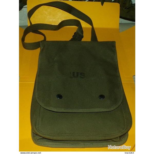 PORTE CARTES DE TYPE U.S DE FABRICATION CIVILE AVEC EMPLACEMENT POUR LES CRAYONS ET UNE SANGLE POUR