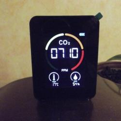 BRADE A SAISIR - D&eacute;tecteur de CO2 d'int&eacute;rieur avec alarme, temp&eacute;rature et taux d'humidit&eacute;