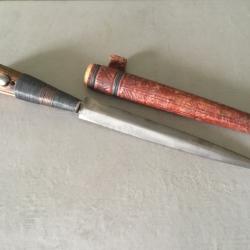 Beau couteau Ethnique et son fourreau