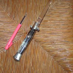 COUTEAU ASSISTE (moyen)