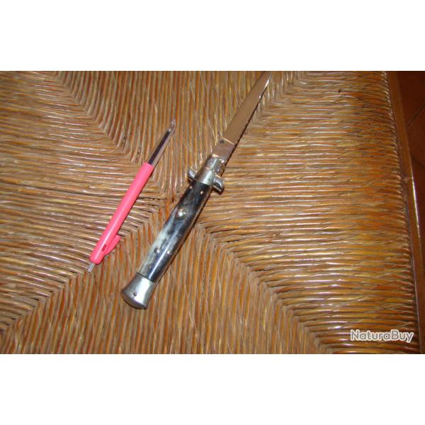 COUTEAU ASSISTE (moyen)